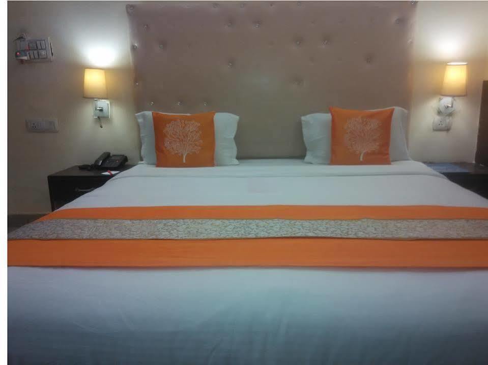 Lazeez Hotel New Delhi Eksteriør billede